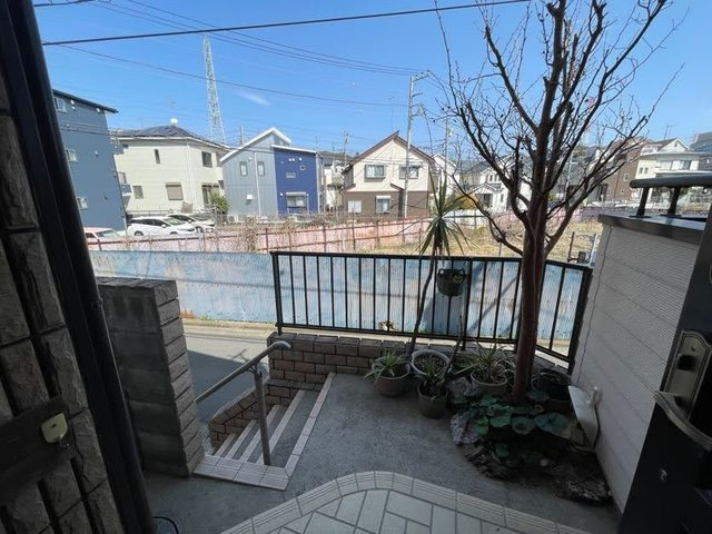 泉区中田東１丁目貸家のエントランス