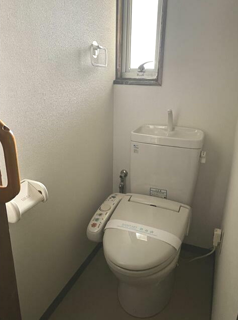 南琵琶町戸建のトイレ