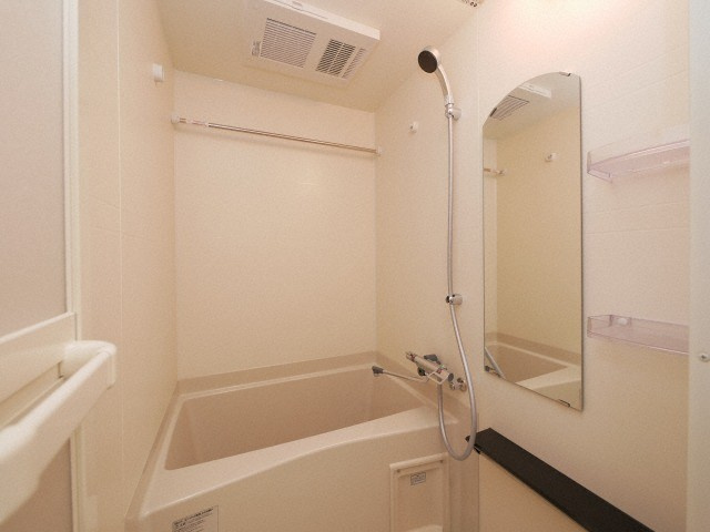 プレサンス天満橋ヴェルエラの浴室