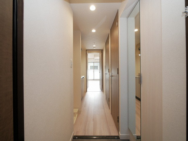 プレサンス天満橋ヴェルエラの玄関