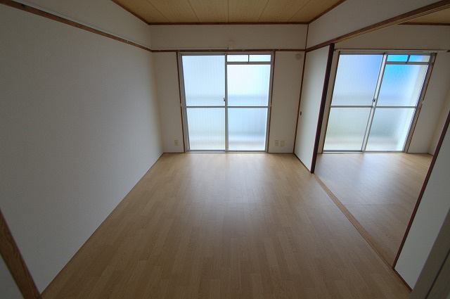 広島市西区古江新町の賃貸マンションの居間・リビング
