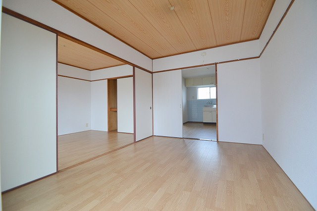 広島市西区古江新町の賃貸マンションの居間・リビング