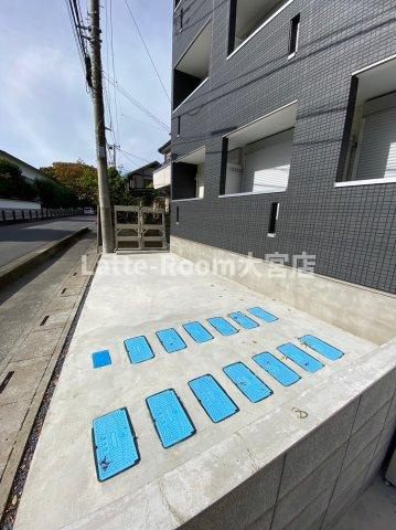 ウエストガーデン大和田の駐車場