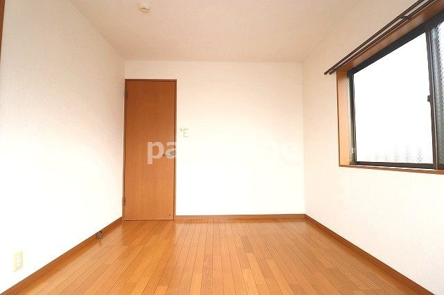 澤村マンションの洋室|広々とした洋室です
※間取りが反転の場合があります