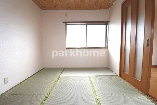 澤村マンションの和室|きれいな和室です
※間取りが反転の場合があります