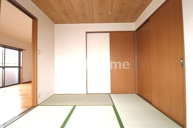 澤村マンションの和室|来客時にも便利な和室付き
※間取りが反転の場合があります