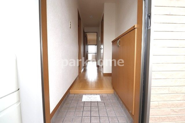 澤村マンションの玄関|落ち着いた玄関です
※間取りが反転の場合があります