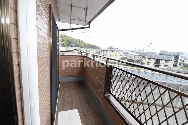 澤村マンションのバルコニー|お洗濯にも便利なバルコニー付き