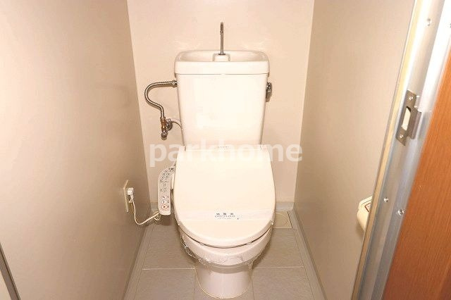 澤村マンションのトイレ|落ち着いた色調のトイレです