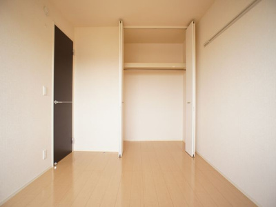 【収納】 | リェス ソーンツェＢ | 充実収納付きの北側洋間です♪