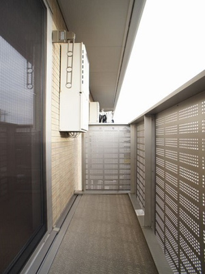 【バルコニー】 | リェス ソーンツェＢ | 日当たり良好！お洗濯物がたくさん干せます♪