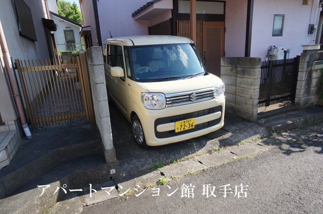 駒場ベルハウスの駐車場