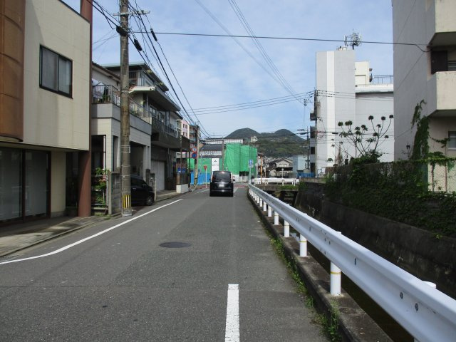 宇佐町二丁目12番18号（A-6）の前面道路含む現地写真