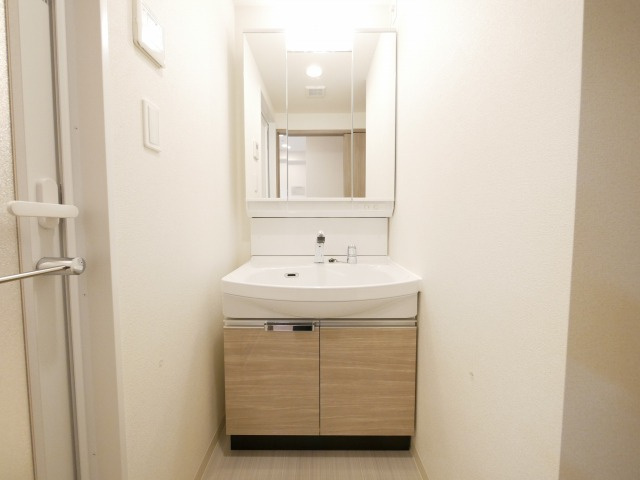 プレサンス阿波座駅前の独立洗面台