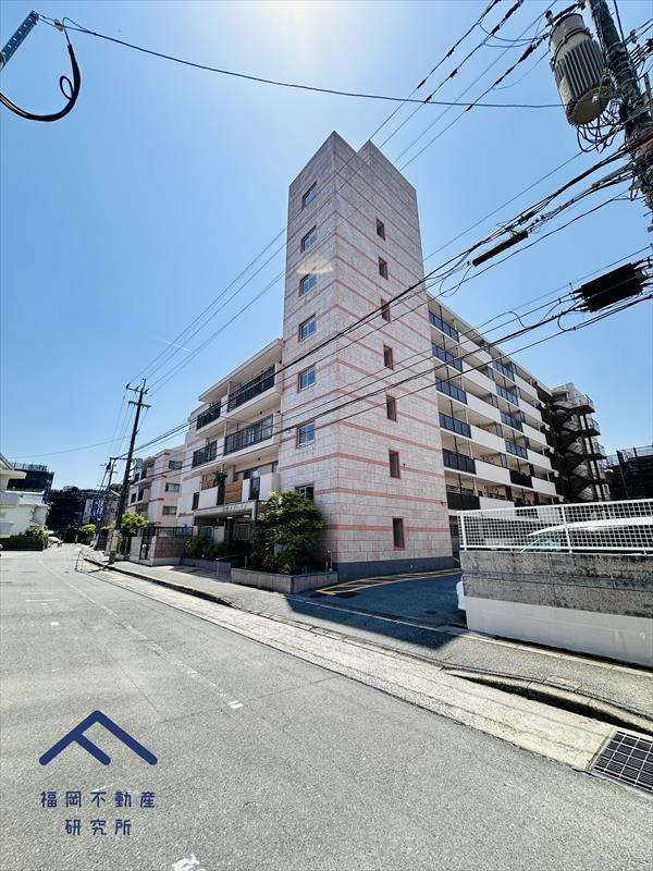 飯倉サンハイツB棟の外観