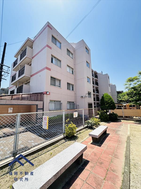 飯倉サンハイツB棟の外観