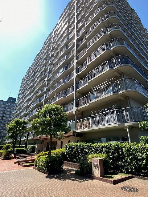 守口ハイライフA棟の外観|新しい生活にいかがでしょうか？外観はお住まいの顔になります。こだわりたいポイントですね。水回りリフォームやリノベーションも承ってます。
■現地見学・資金計画相談・住宅ローン相談もお問合せ受付中■