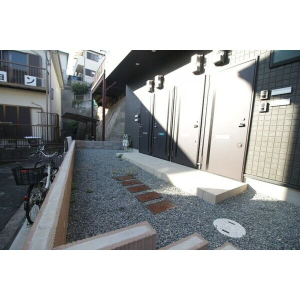 神戸市垂水区五色山４丁目のハイツの玄関