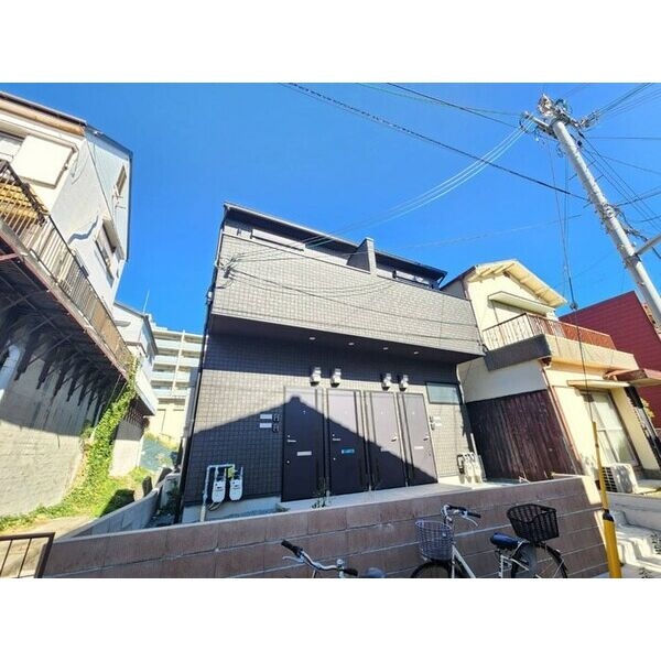 神戸市垂水区五色山４丁目のハイツの外観