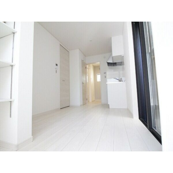 神戸市垂水区五色山４丁目のハイツの居間・リビング