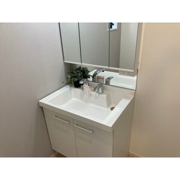 神戸市垂水区五色山４丁目のハイツの洗面所