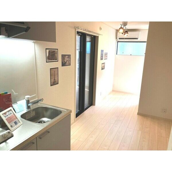 神戸市垂水区五色山４丁目のハイツの居間・リビング