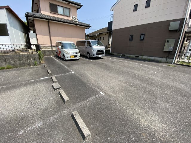 エトワールあすかAの駐車場