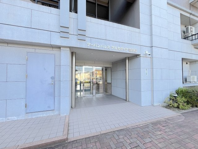 アーバンパレスアルカディア春日原のエントランス