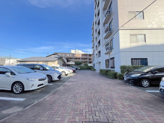 アーバンパレスアルカディア春日原の駐車場