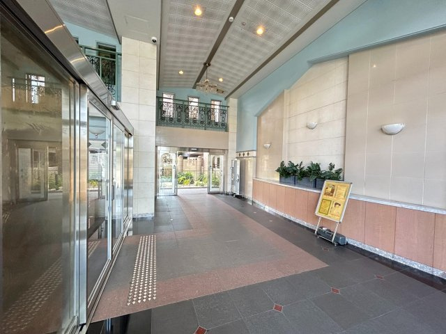 京阪宇治線「桃山南口」駅徒歩９分■令和６年１月リフォーム完了■３ＬＤＫ美室■パデシオン桃山南のエントランス|エントランス