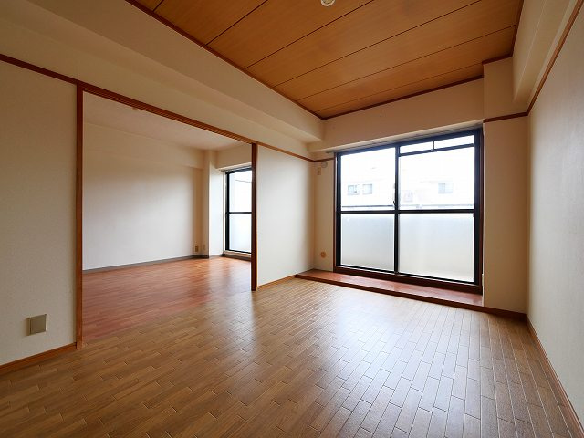 メゾン東生駒の洋室