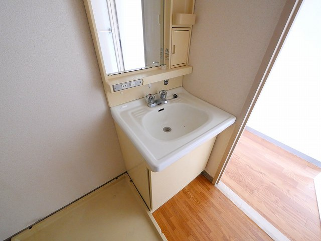 メゾン東生駒の独立洗面台