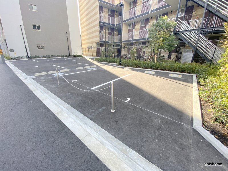 リヴェント難波サウス　仲介手数料無料の駐車場