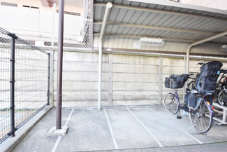 【駐車場】 | バイク置き場。空き区画の有無や駐輪料金、サイズおよび排気量規定などについては、改めてお問い合わせください。～即日のご見学可能～　お問合せはお気軽にどうぞ。