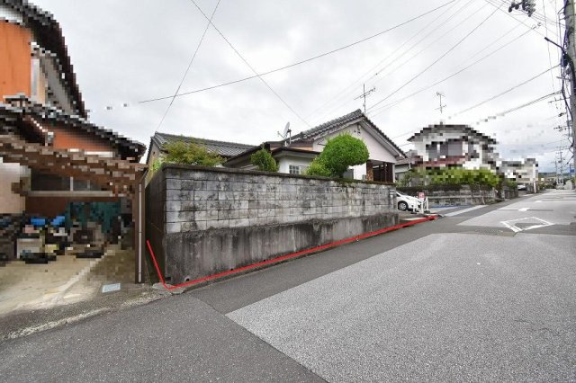 高知市瀬戸西町2丁目　売土地の前面道路含む現地写真