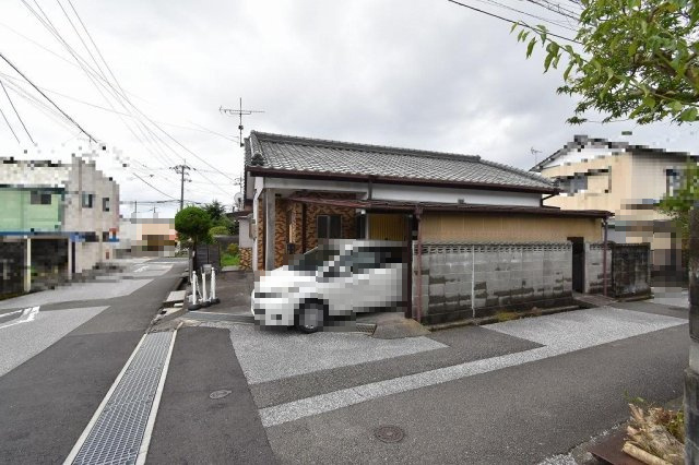 高知市瀬戸西町2丁目　売土地の前面道路含む現地写真