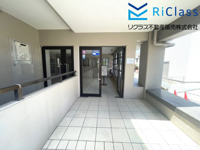 コスモ塩屋のエントランス