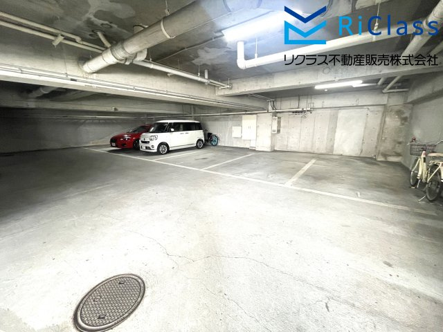 コスモ塩屋の駐車場