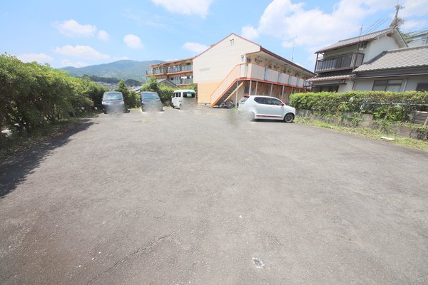 生駒ビューハイツの駐車場