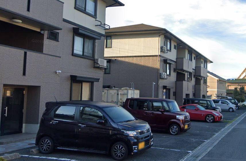 泉大津市助松町１丁目のハイツの駐車場|駐車場があります