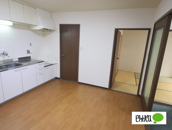 メゾン富雄の居間・リビング