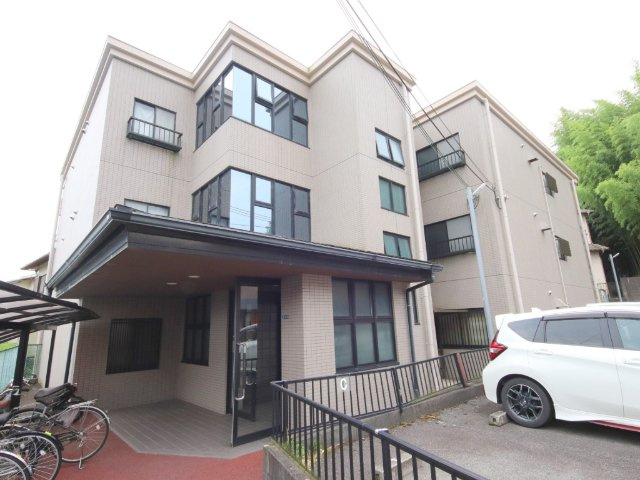 メゾン富雄の外観