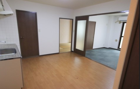 メゾン富雄の居間・リビング