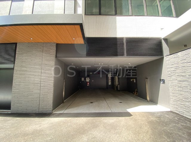 ローレルタワー御堂筋本町の駐車場