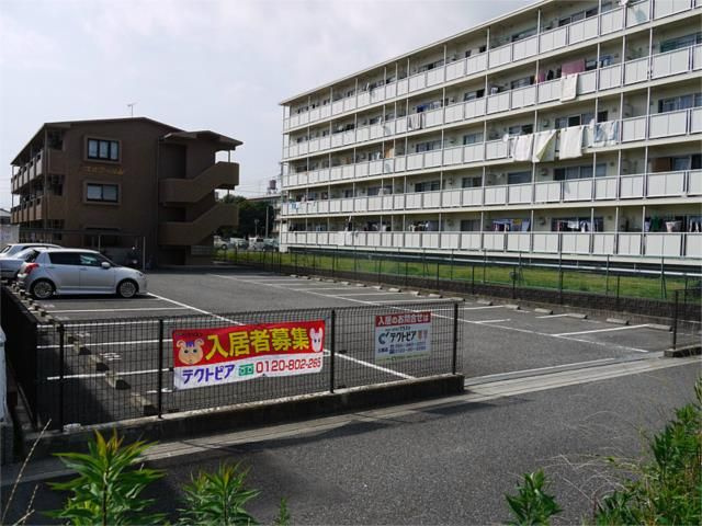 エスポワール原の駐車場