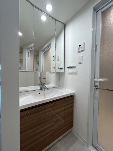 【洗面所】 | ルミーク文京千石 | 同物件別住戸の写真を参考に掲載しています【ルミーク文京千石】