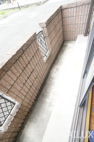 熊本市南区島町１丁目のアパートのバルコニー