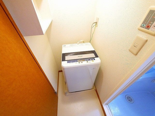 レオパレスセジュールの設備|洗濯機です
