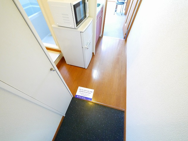 レオパレスセジュールの玄関|明るい玄関です