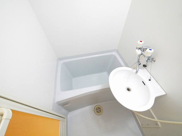 レオパレスセジュールの浴室|お風呂です